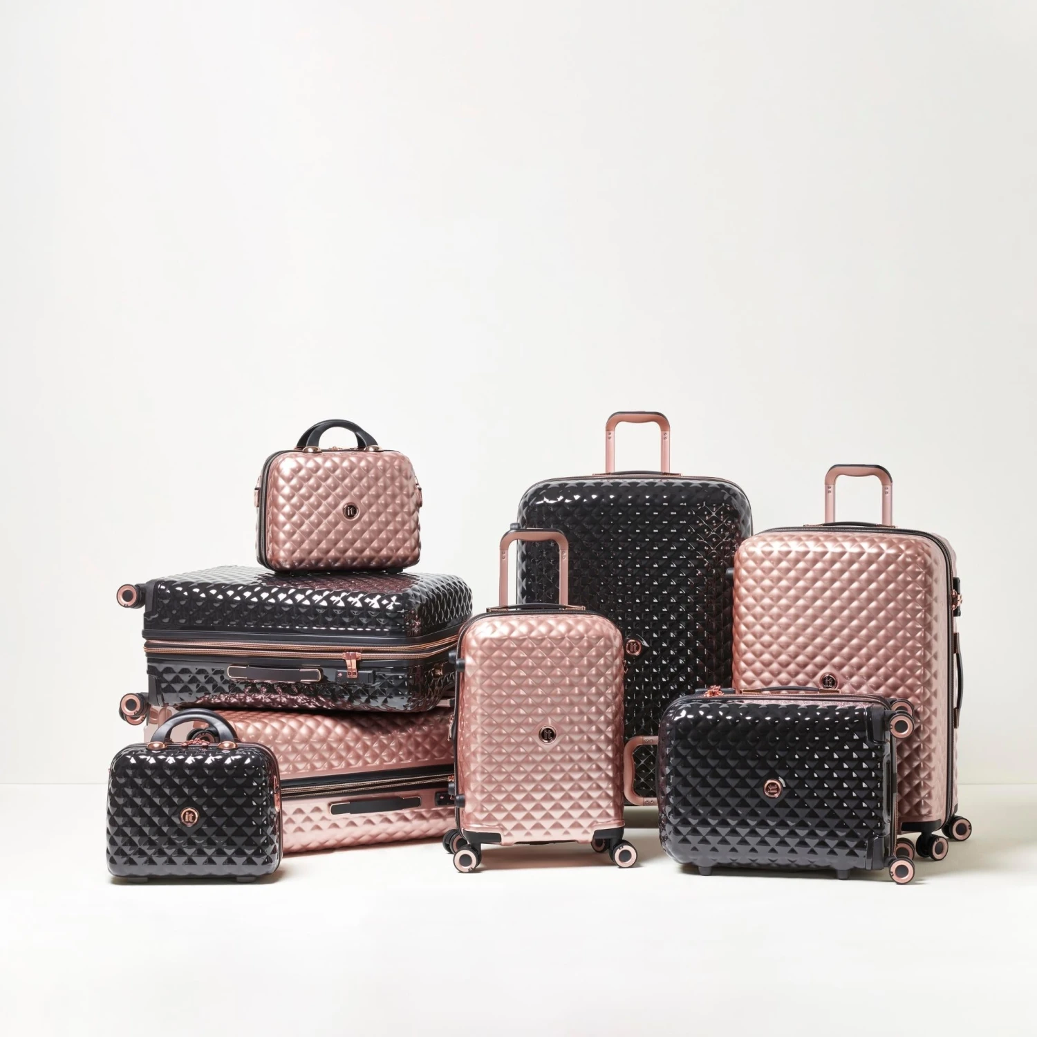 IT Luggage Glitzy - 5pc Set (Black) 19 IT Luggage Glitzy - 5pc Set (Black) - Image 17