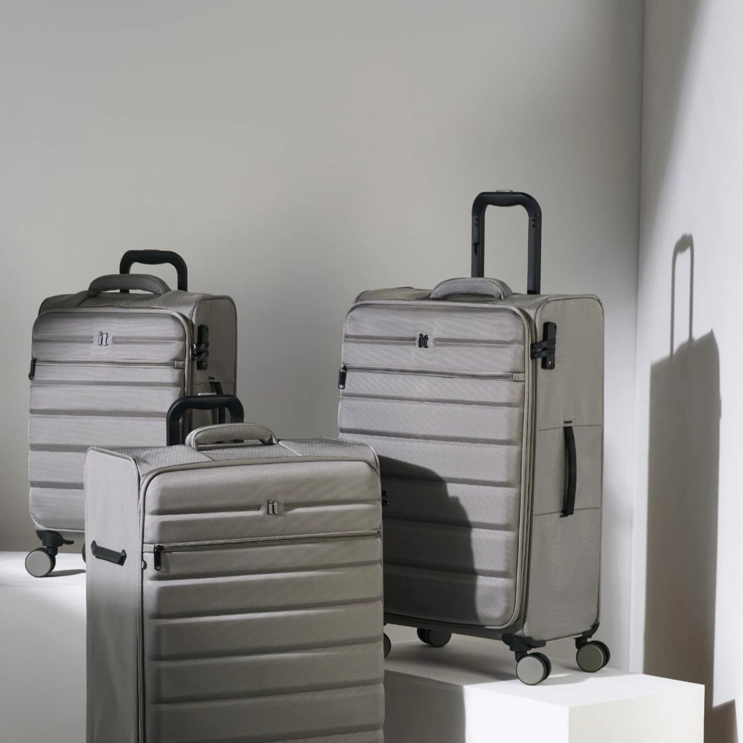 IT Luggage Census - 3pc Set (Grey Skin) 12 IT Luggage Census - 3pc Set (Grey Skin) - Image 10