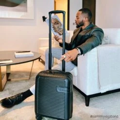 IT Luggage Valiant - 4pc Set (Black) -Luggage World Shop sammyvagabond bd35a928 af11 4643 bff6 abd96f152964